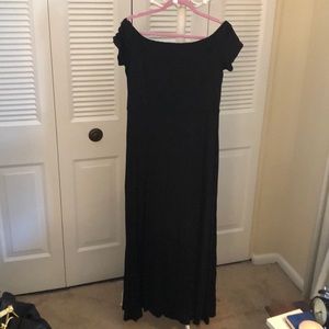 Black cotton maxi dress, off the shoulder!